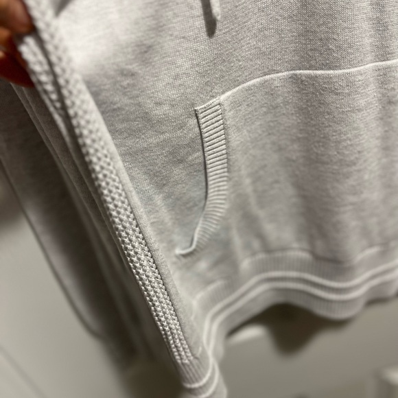 Athleta Evergreen Hoodie Neutral White Grey Sweater Pullover Sz XS - Picture 8 of 13
